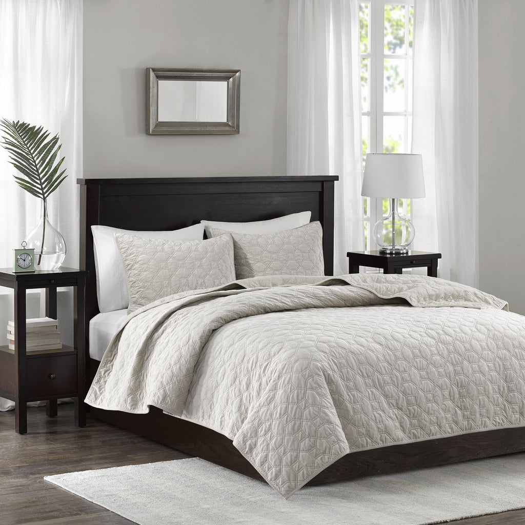 3 Piece Velvet Quilt Set