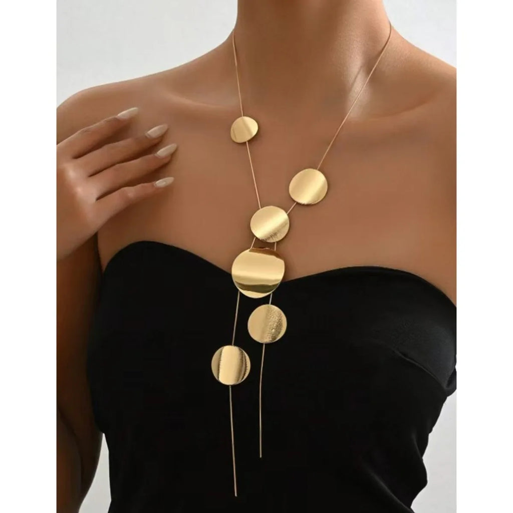 Elegant Large Round Pendant Long Necklace for Women - Stylish Collarbone Chain with Unique Personality, perfect for any outfit.