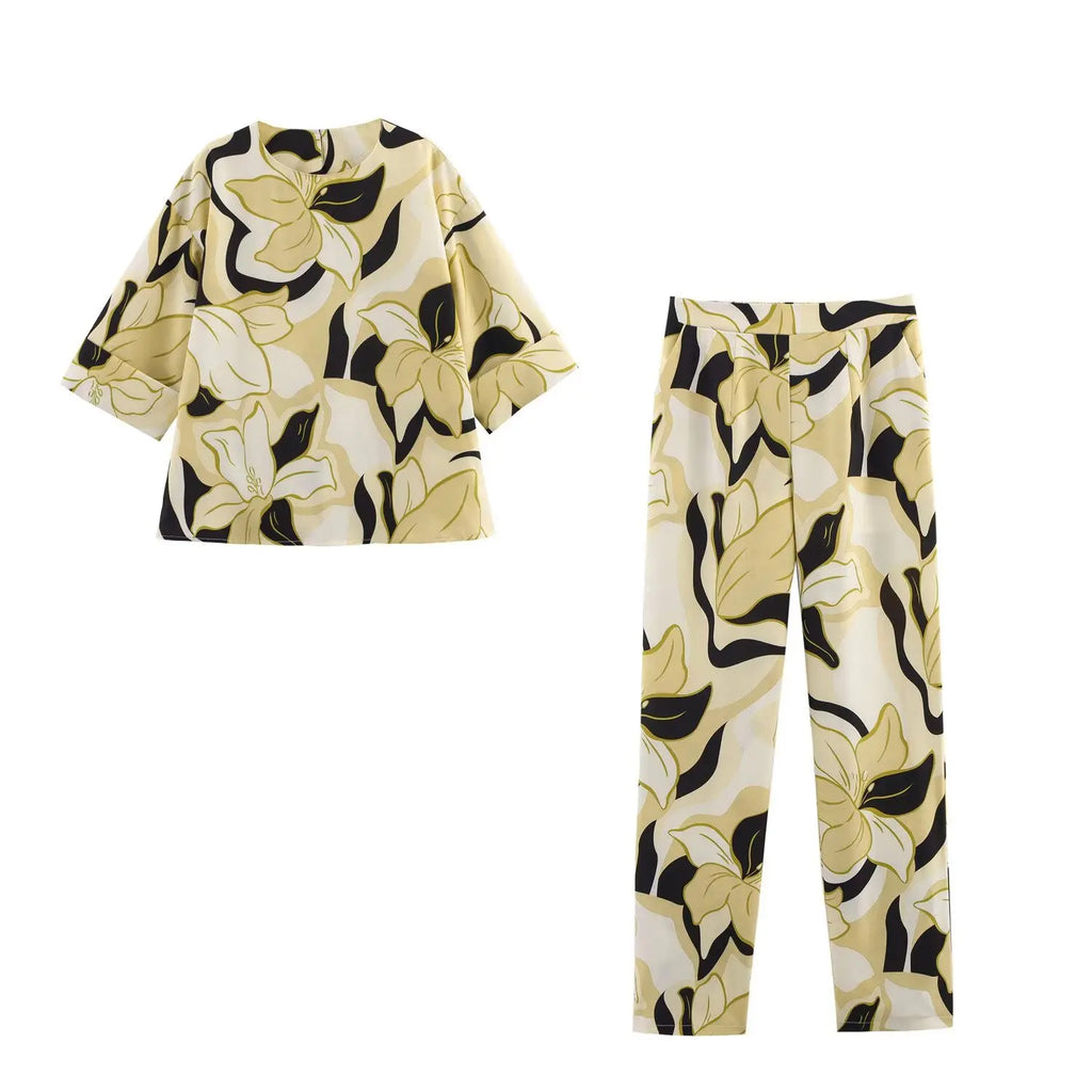 Elegant Women's Printed Suit Set with Long Pants for Summer Outfits, perfect for casual and semi-formal occasions.