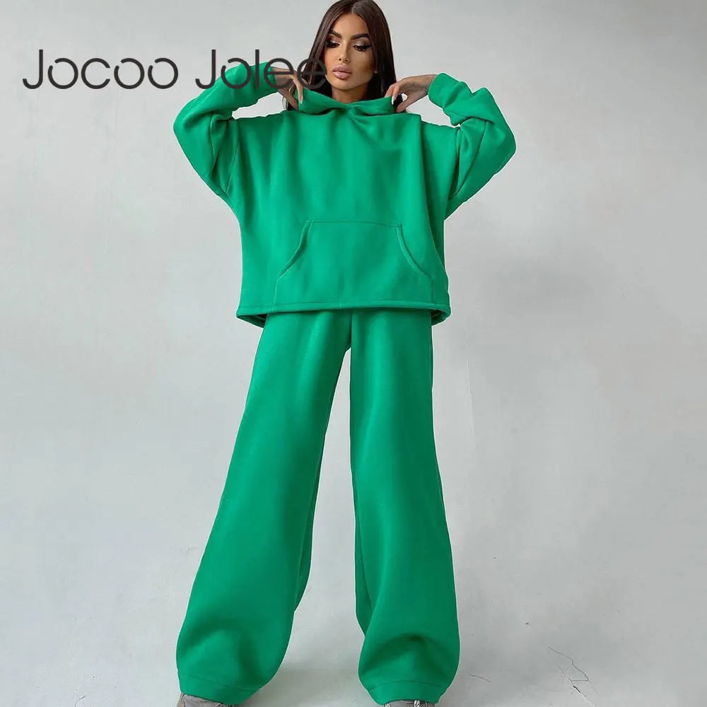 Comfortable Women Oversized Sweatpants and Hoodie Set Two Piece Tracksuit with wide leg trousers, perfect for casual lounging.