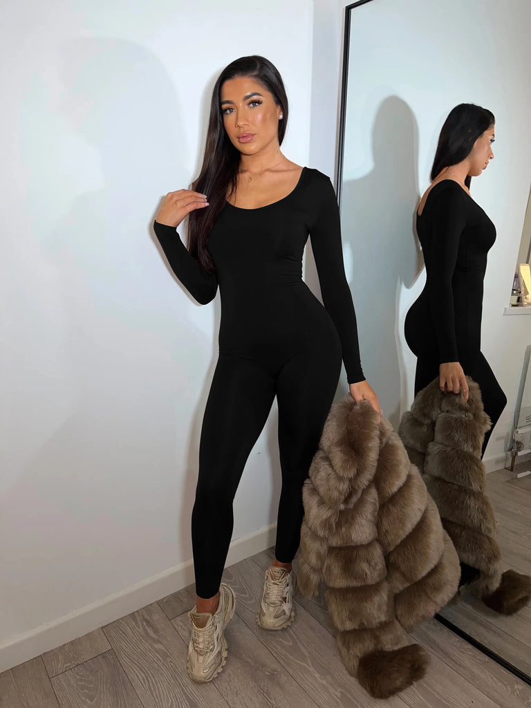 Stylish Women's Casual Solid Color Round Neck Long Sleeve Yoga Jumpsuit with Comfortable Fit, perfect for everyday wear.
