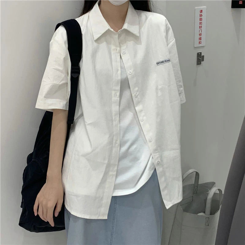 Stylish GIDYQ Elegant White Short Sleeve Button-Up Shirt for Women Casual Loose Fit College Style Student Top.