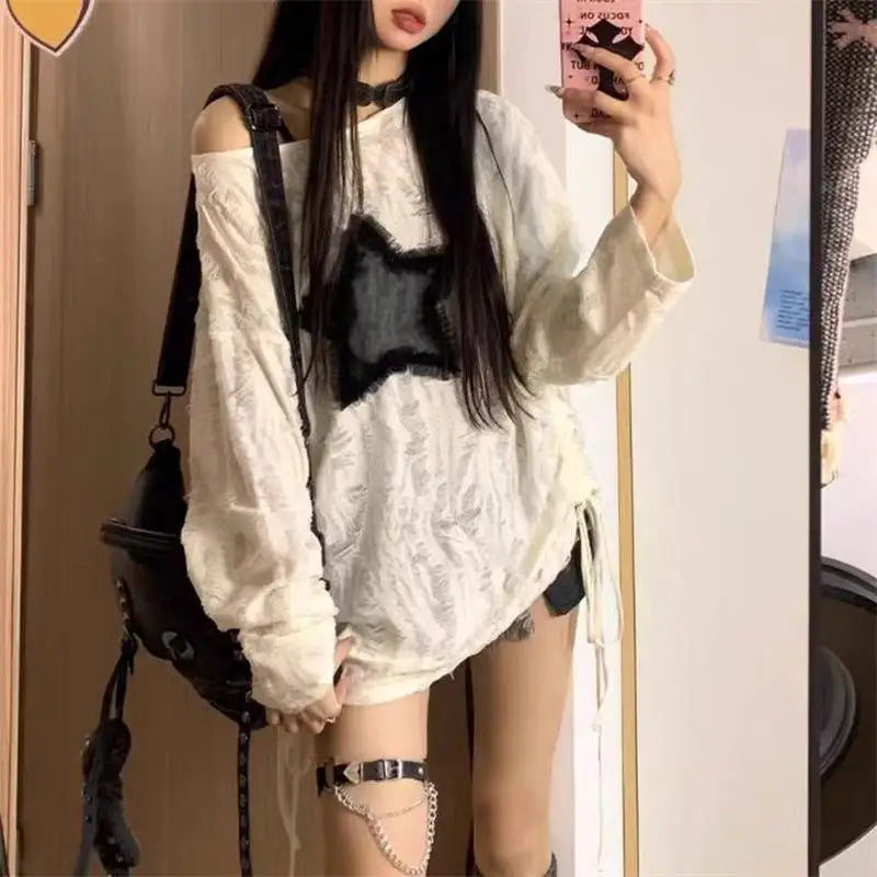 Grunge Star Print T-Shirt for Women in Y2K Aesthetic Style with Ripped Design and Loose Fit for Kpop Fairycore and Gothic Streetwear
