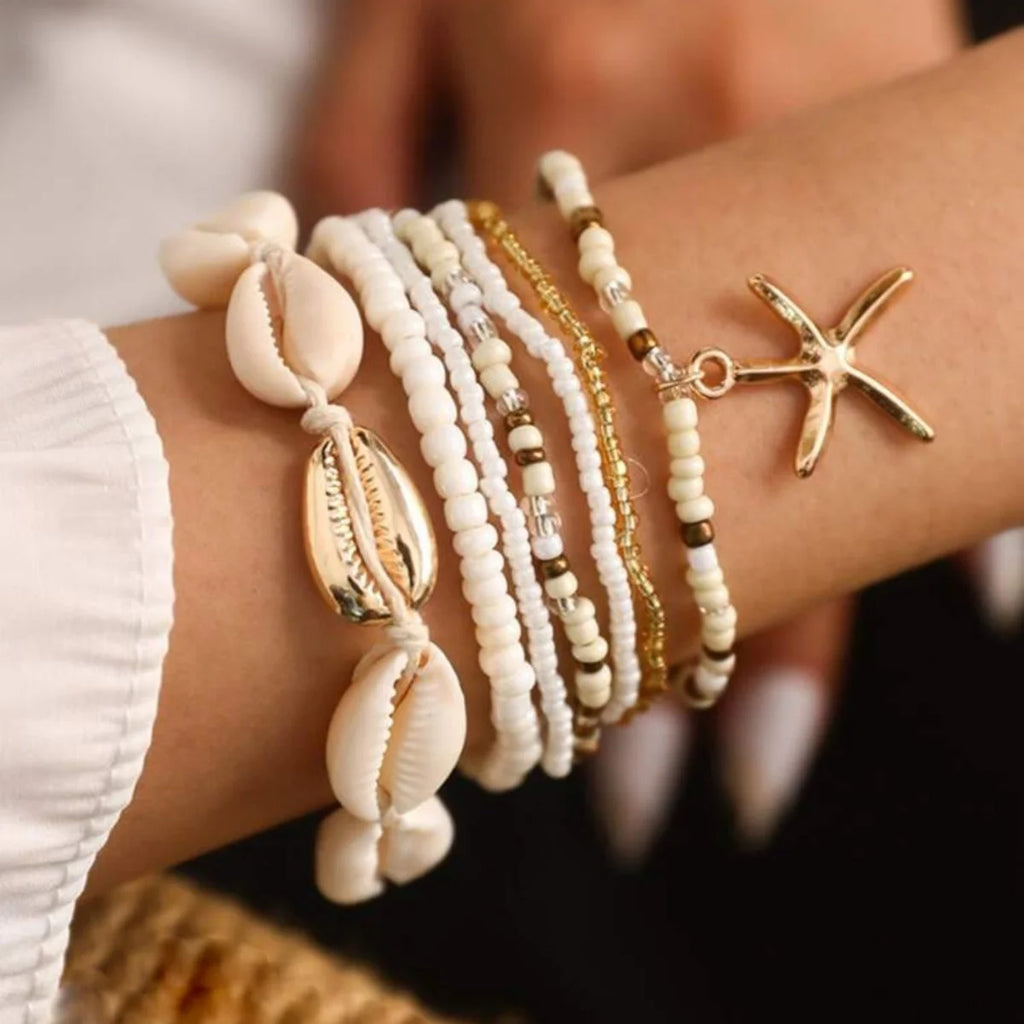 Stylish Bohemian Beach Bracelet Set with Shell Beads and Starfish Accents for Women, perfect for enhancing summer outfits.