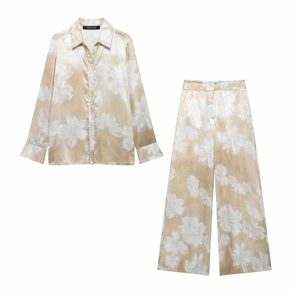 Elevate your look with the Women's Floral Print Lapel Long Sleeve Shirt and Pants Suit for Autumn Street Style.