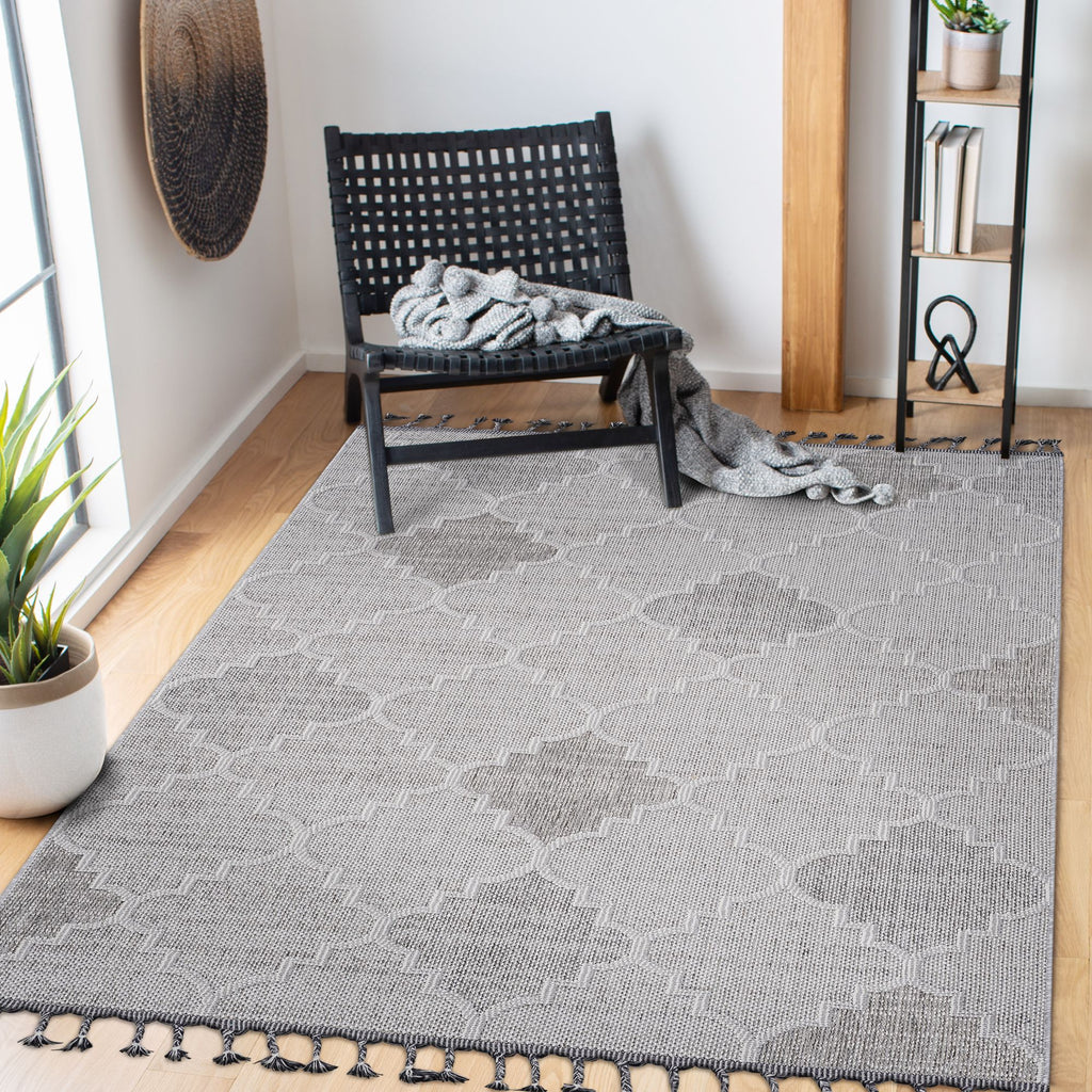 LOOM & LUXE Collection 4X6 White/Grey /Trellis Indoor/Outdoor Area Rug