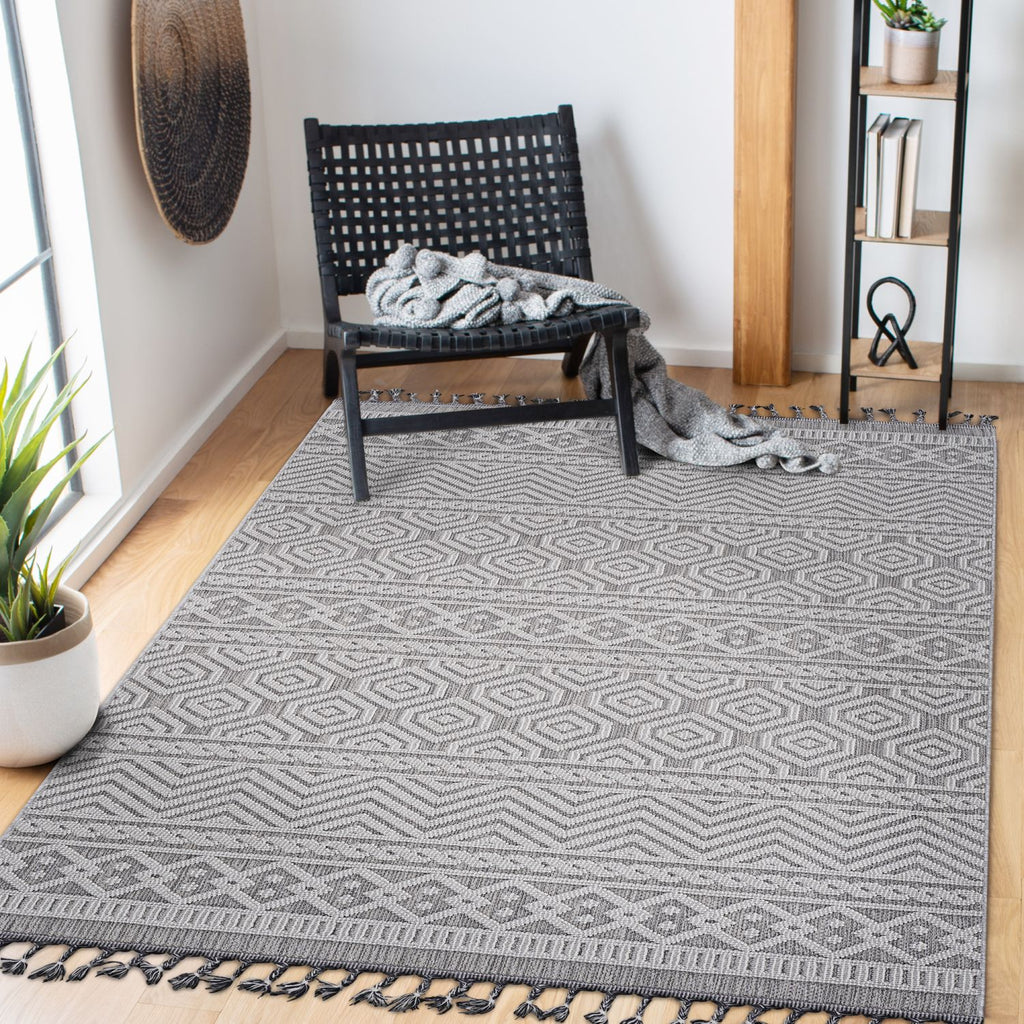 LOOM & LUXE Collection 6X9 Grey/White /Geometric Indoor/Outdoor Area Rug