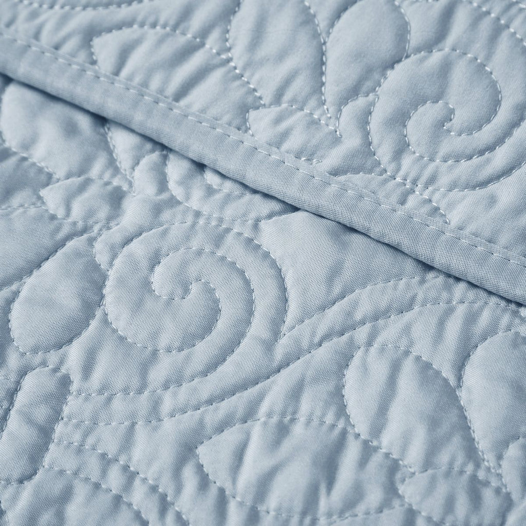 Oversized Quilted Throw Blue 60x70"