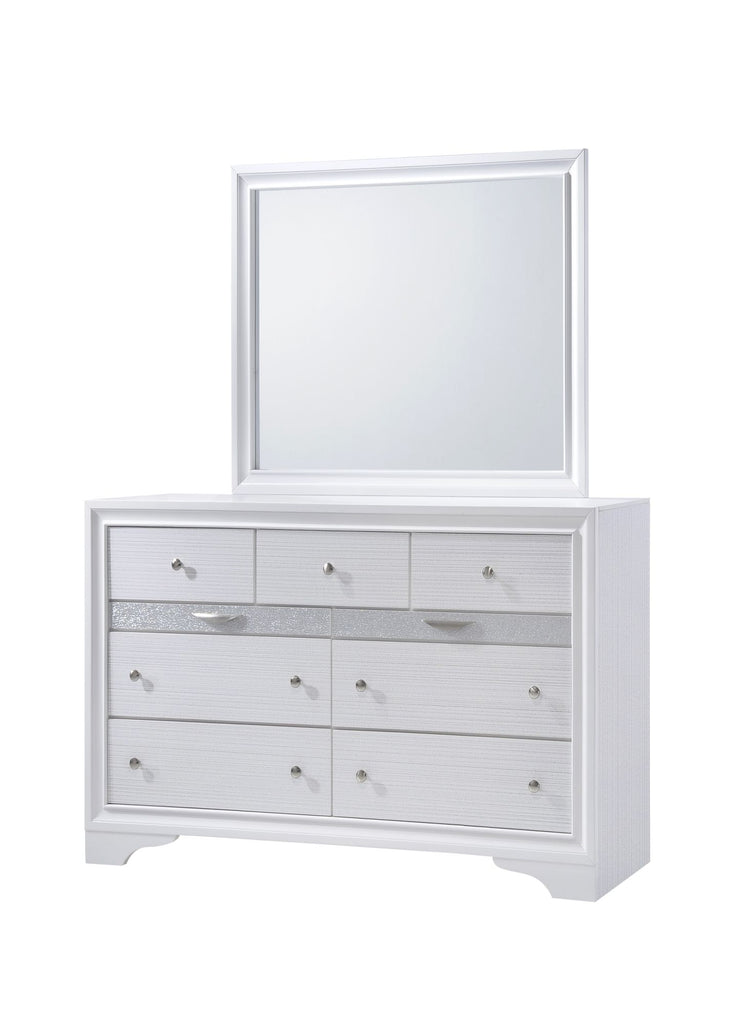 Traditional 7 Drawer Dresser in White made with Wood