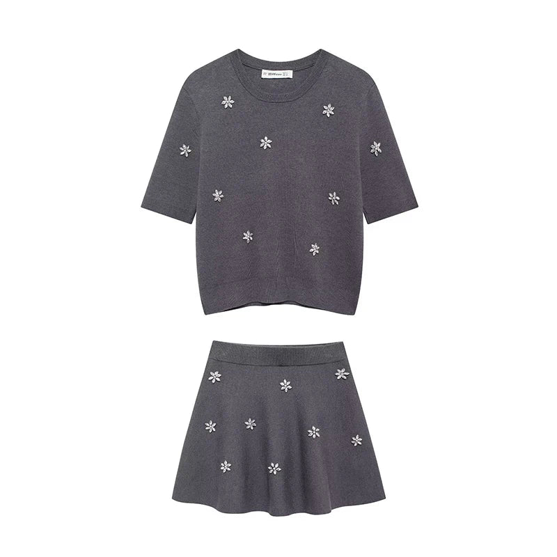 Women’s Chic Two-Piece Set Featuring Pearl-Embellished Grey Sweater and Vintage Elastic Waist Mini Skirt